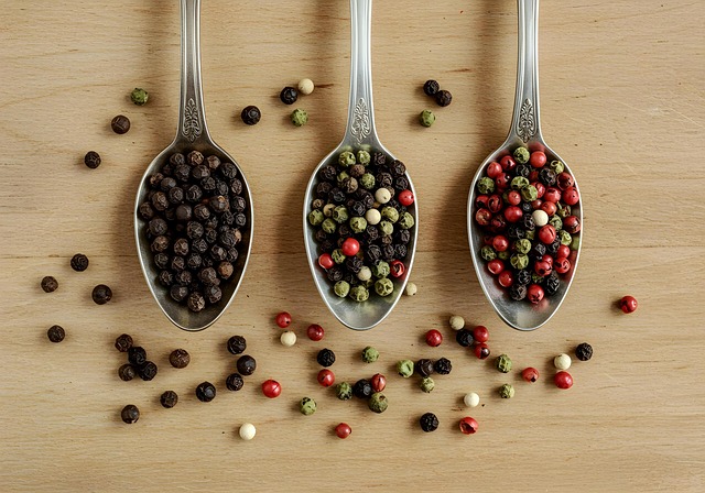 Free pepper peppercorns spices illustration