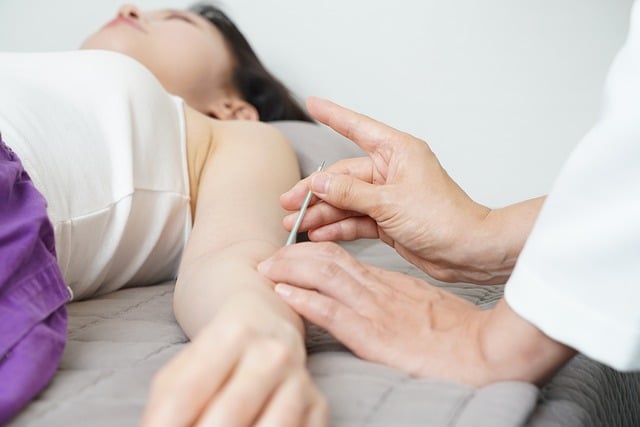traditional medicine, korean medicine, acupuncture, pulse, diagnosis, wellness, clinic, cupping therapy, cupping