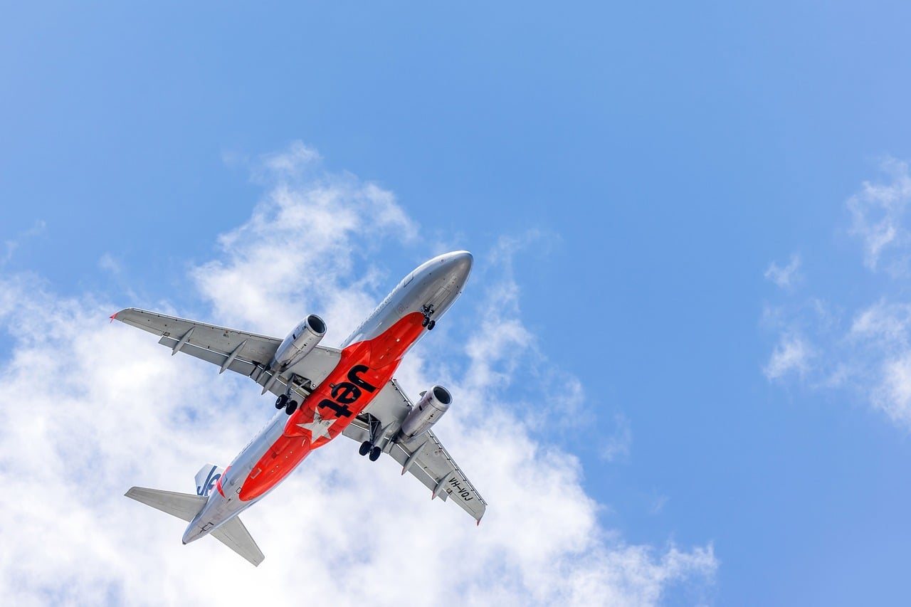Free Plane Landing Plane photo and picture