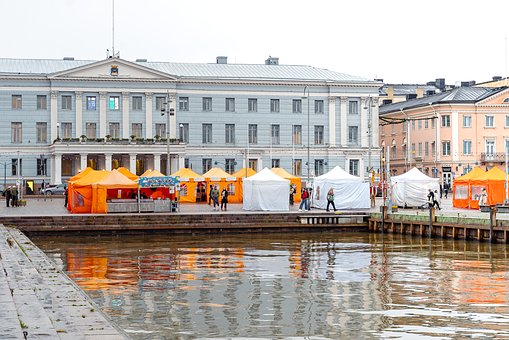 Kauppatori, Parlamento, Edificio