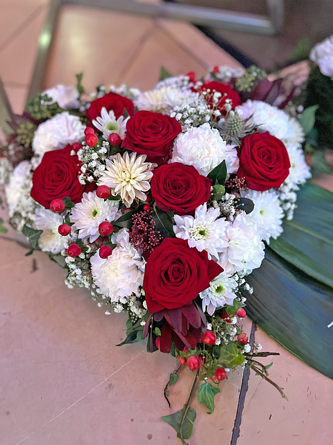 Free Flower Heart Funeral Service photo and picture