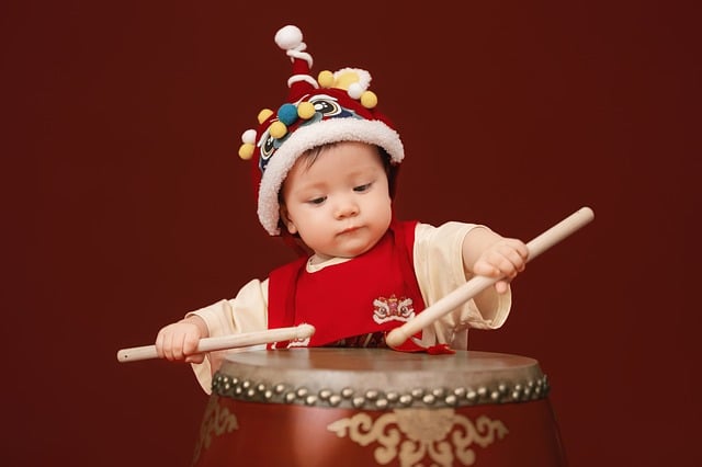 Tet, baby, drum and traditional costume — photo by bongbabyhousevn