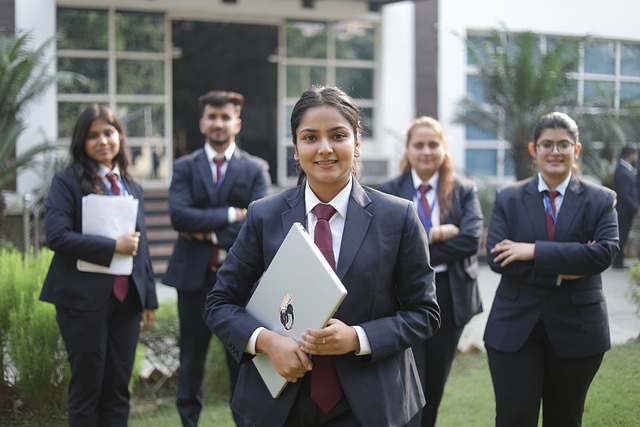 Free Best B-School In Delhi-Ncr photo and picture