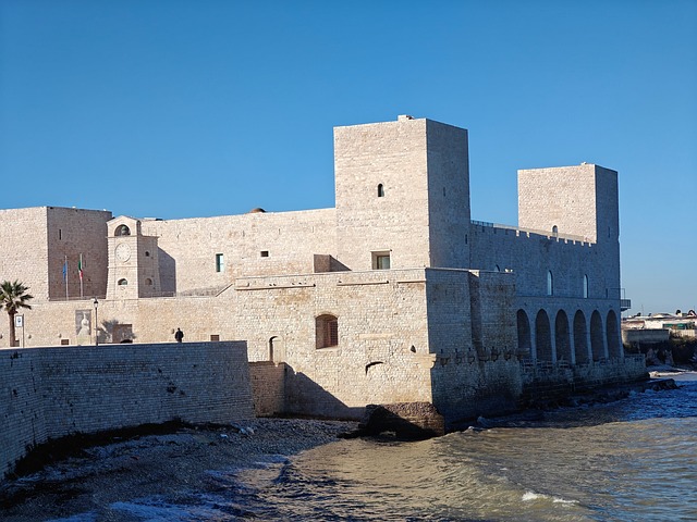 Free Castle Trani photo and picture