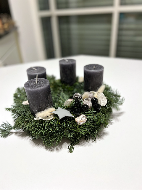 Free Advent Wreath Dark Gray photo and picture