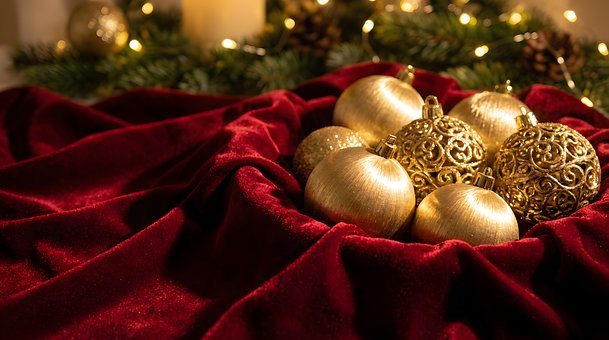 Free Gold Christmas illustration and picture