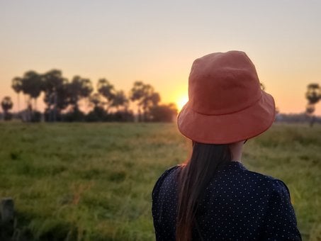 Venter, Khmer Pige, Kristen, Solnedgang