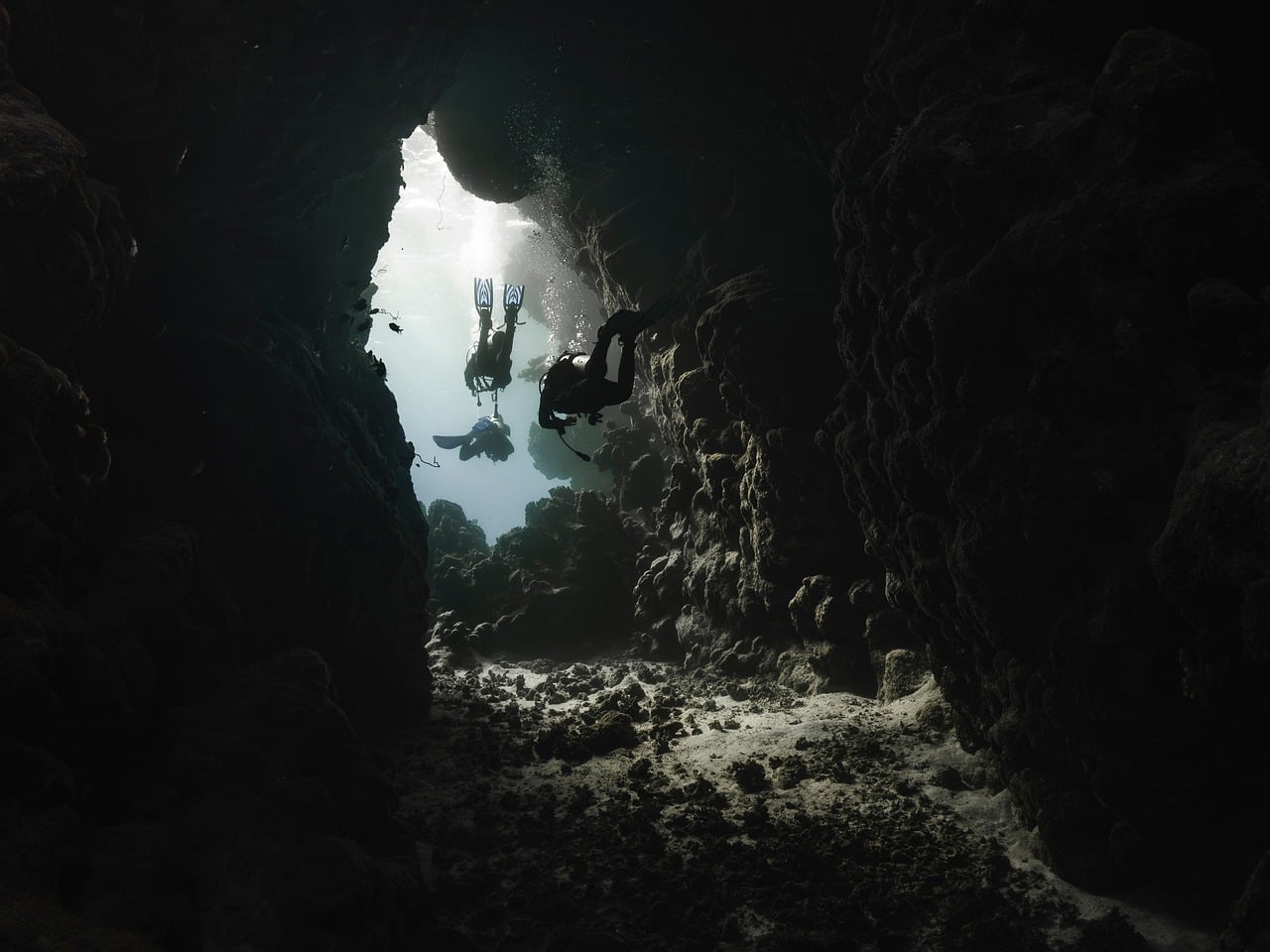 Cavediving - free online jigsaw puzzle photo
