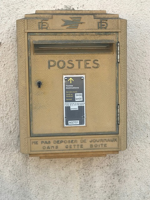 Free Parcel Delivery photo and picture