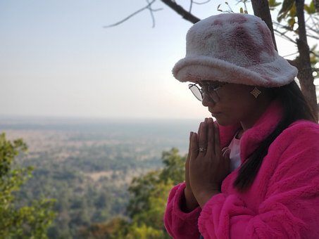 Beder, Cambodja, Kristen Pige