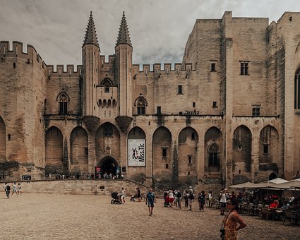 Avignon, Provenza, El Verano, Edad Media