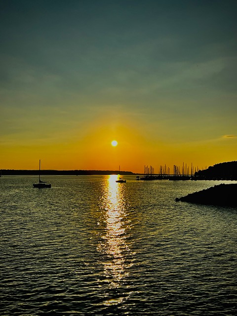 Free Sun Sea photo and picture