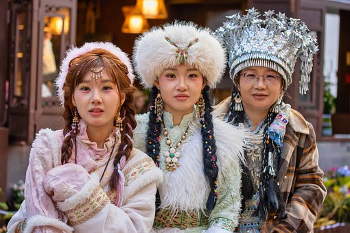 Free Traditional Woman photo and picture