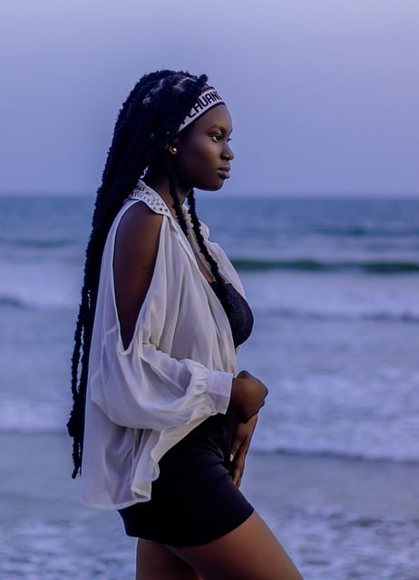 Beautiful girl, beautiful woman, casual look and clothing — photo by atsu_tettey
