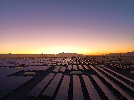 Una Hermosa Mañana De Paneles Solares