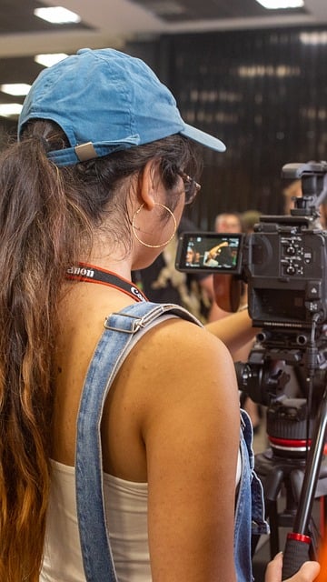 Videografia, Cinegrafista, Câmera