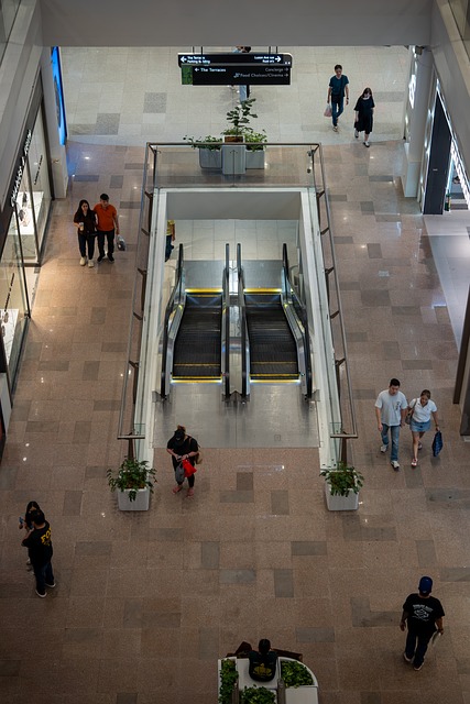 Free Urban Lifestyle Modern Mall photo and picture