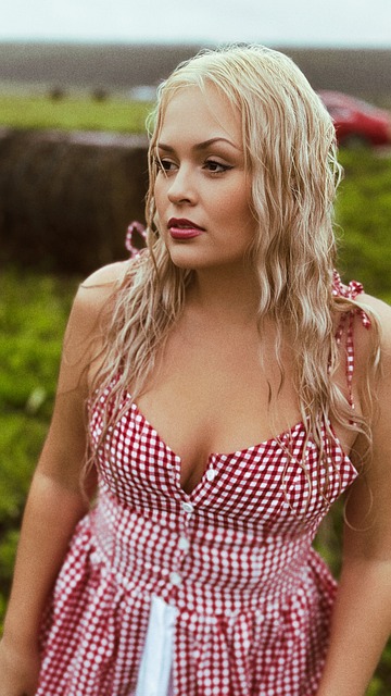 Žena, Venkov, Mokré Vlasy, Šaty, Blond