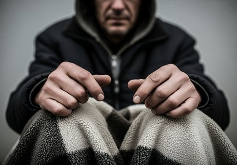 Mann, Kapuzenpullover, Zeigt, Boden