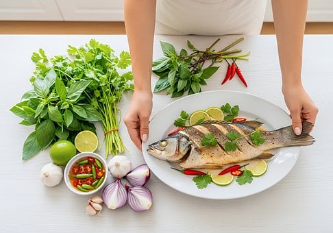 Person, Halten, Teller, Zeigt, Fische
