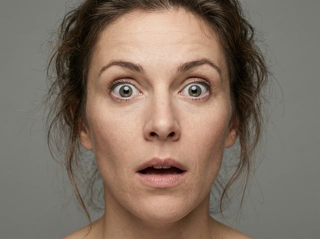 Free shocked woman face illustration