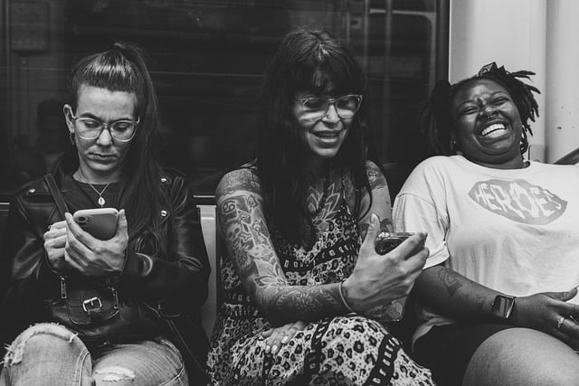 Metro, Amigos, Sonrisa, Tatuajes, Moda