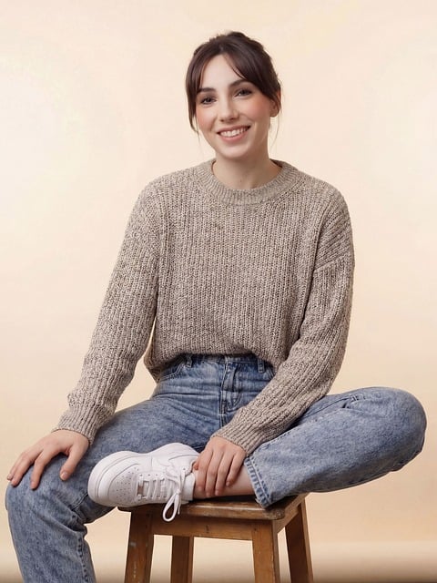 Casual, Mädchen, Lächeln, Hocker