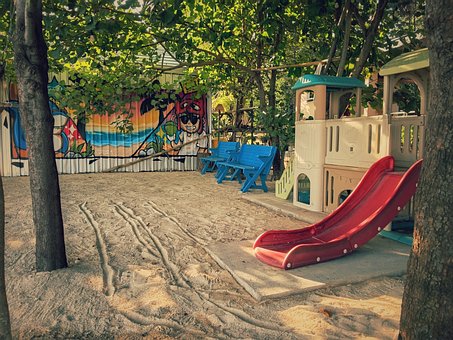 Spielplatz, Schaukel, Rutsche, Sand