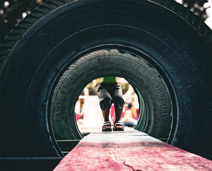Reifen, Tunnel, Korridor, Schuhe, Shorts