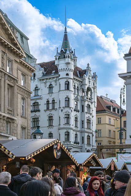 Trh, Štít, Architektúra
