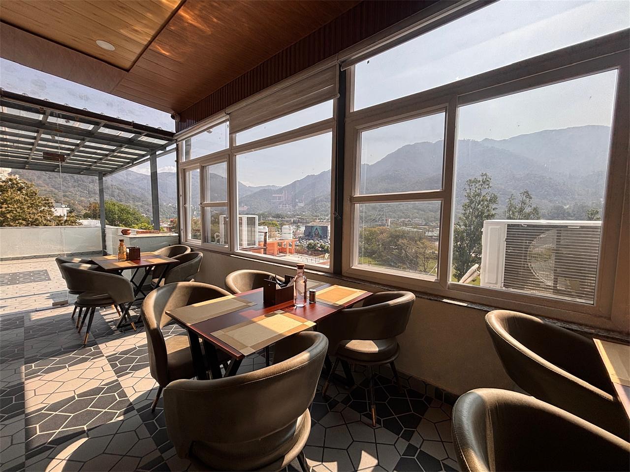 Hotel Restaurant - Elegant Restaurant Area