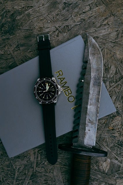 Reloj, Cuchillo, Rambo