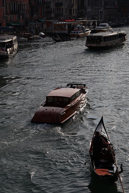 Venecia, Canal, Góndola, Lancha Motora