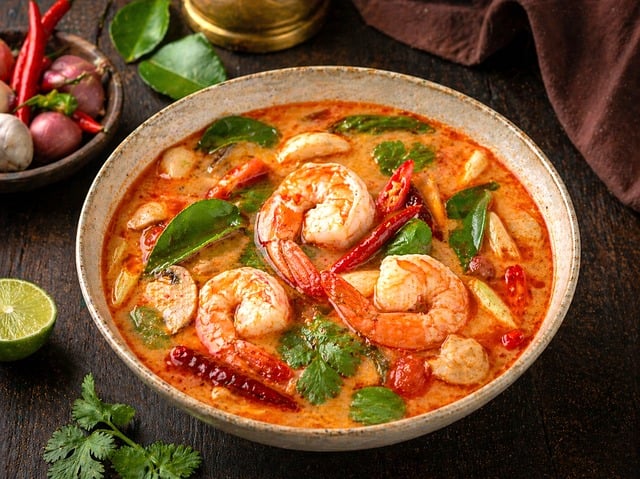 Free tom yum goong thai soup spicy soup illustration