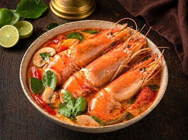 Free tom yum shrimp soup lime illustration