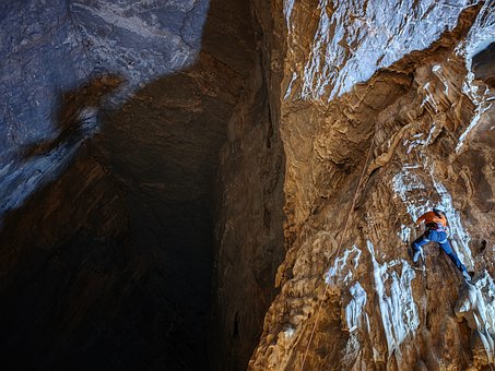 Klatring, Grotte, Karst, Bjergbestigning