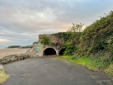 Free Tunnel Graffiti photo and picture