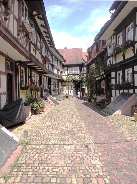 Free Picturesque Alley photo and picture