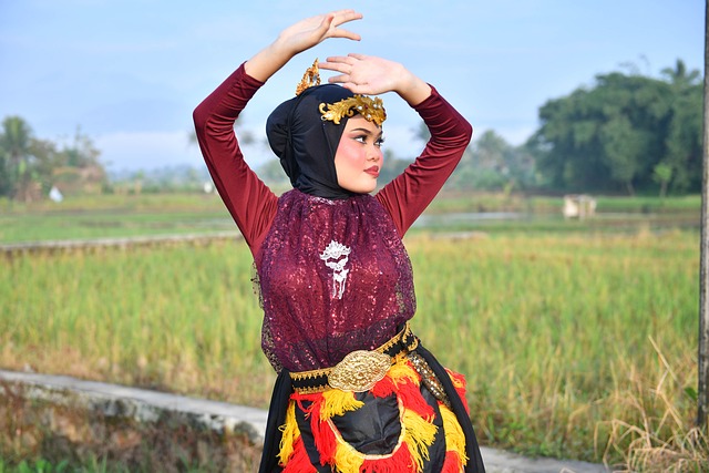 Free Traditional Dance Woman photo and picture