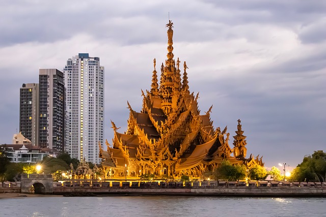 Free Thai Temple World Architecture photo and picture