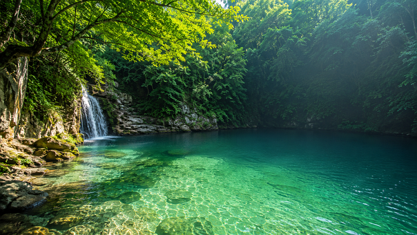 Wasserfall, Wald, Badeplatz