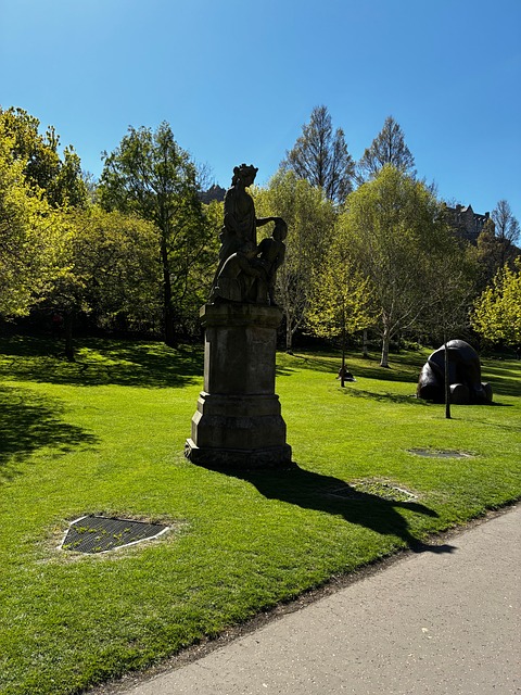 Estátua, Parque, Vegetação, Primavera