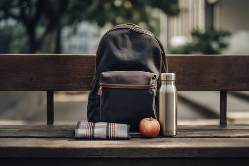 Rucksack, Apfel, Wasserflasche