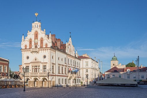 Rzeszów, Marktplein, Architectuur