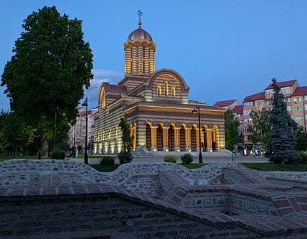 Architektura, Kostel, Náboženství