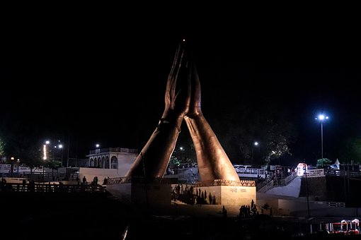 Skulptur, Hender I Bønn, Nattscene