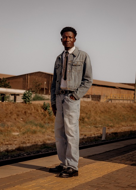 Mode, Jeansjacke, Bahnhof, Mann