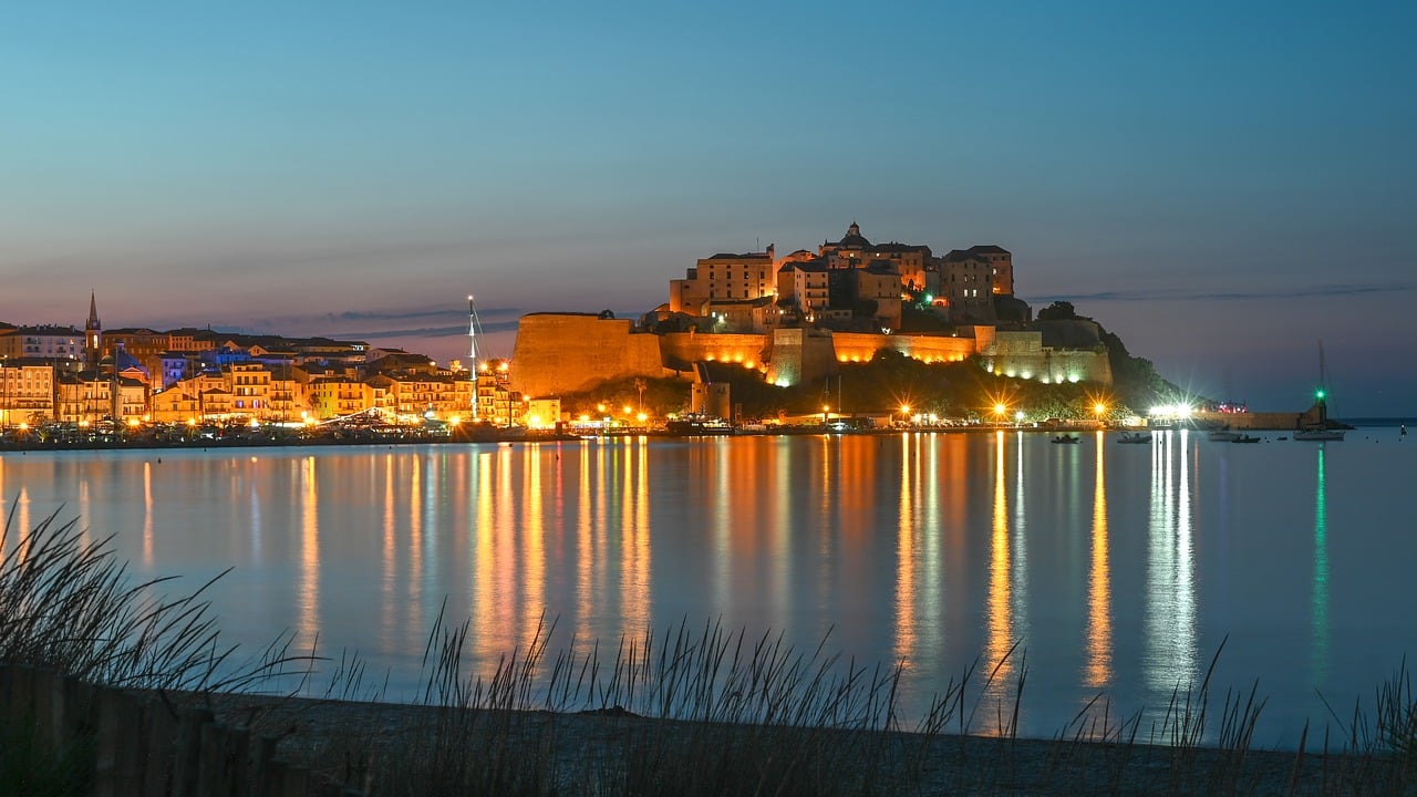 Calvi - free online jigsaw puzzle photo