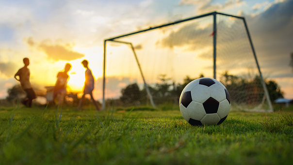 Fotbal, Míč, Hřiště, Hráč, Slunce