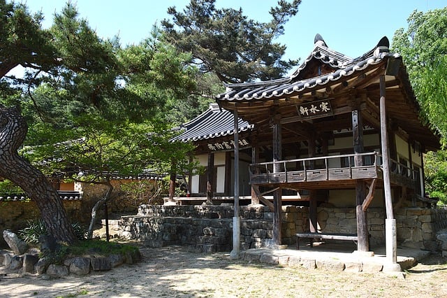 Free Traditional Architecture Wooden House photo and picture